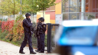 Полицията в Германия проверява училища, получили заплахи