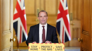 Починалите от коронавирус във Великобритания се увеличиха с 693 за