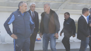 Старши треньорът на Левски Станимир Стоилов заедно с оперативното ръководството