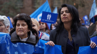 КНСБ и КТ Подкрепа се събраха пред Столична община на