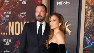 Почти две години след сватбата им всички отново коментират Дженифър