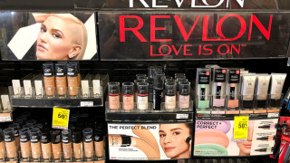 Акциите на козметичната компания Revlon се увеличиха с повече от