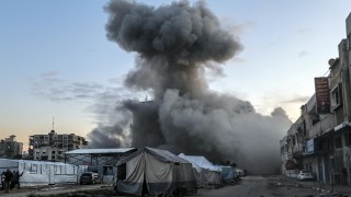 Две израелски ракети удариха сграда в главна болница в Газа