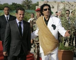Париж финансира бунтовници с пари на Кадафи