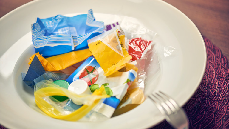 Колко пластмаса изяжда годишно един американец