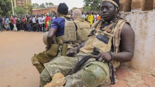 Подполковник Пол Анри Сандаого Дамиба който ръководи Буркина Фасо от януари