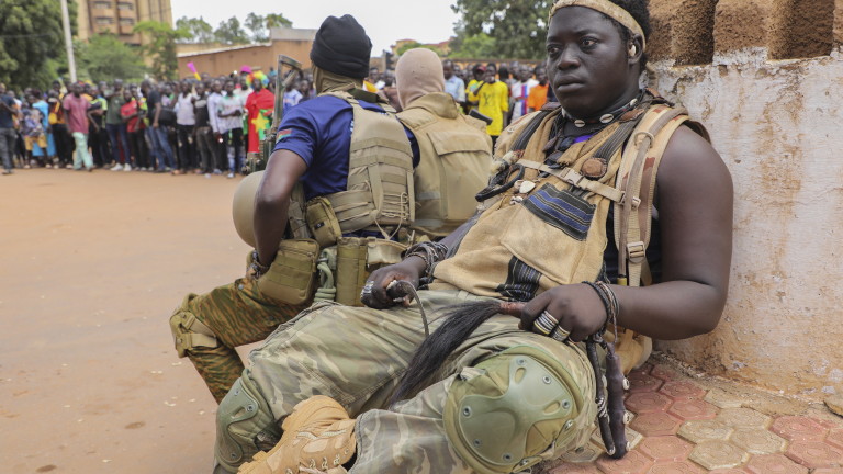 Бившият лидер на Буркина Фасо бяга в чужбина