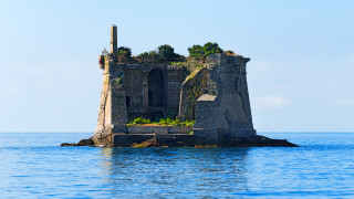Torre Scola известна още като кулата на Сан Джовани Батиста