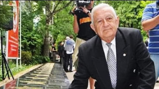 Фенове на ЦСКА почетоха паметта на Крум Янев Той бе