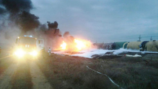 Влак, превозващ нефт, дерайлира в Русия