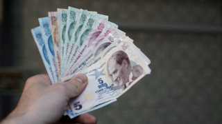 Курсът на турската национална валута в четвъртък падна ново рекордно