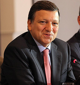 Барозу даде рамо на Желева