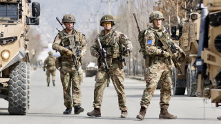 Премиерът на Афганистан оцеля при нападение в Кабул