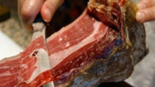 Затвориха нелегален цех за разфасоване на месо в София