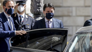 Премиерът на Италия Джузепе Конте предупреди италианците че сега не