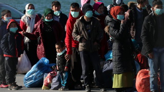 Голям пожар на гръцкия остров Лесбос унищожи складове и офиси