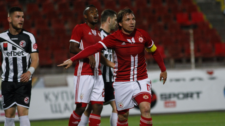 Деветият в Първа лига спасява кариерата на Боби Галчев
