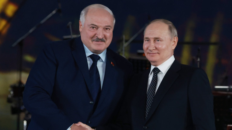 Руският президент Владимир Путин, беларуският президент Александър Лукашенко и официални