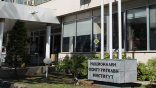 От днес е започнало изплащането на парите на хора с