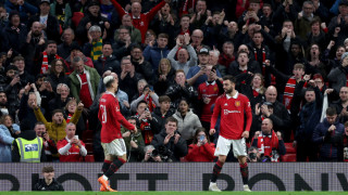 Манчестър Юнайтед обърна Фулъм за две минути в мач с три червени картона
