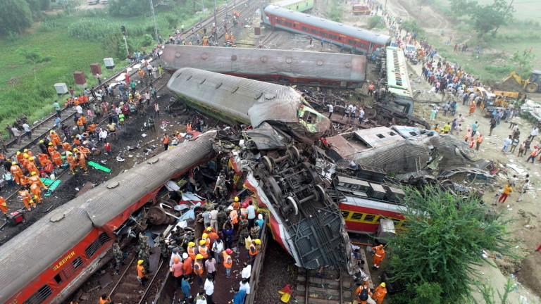 Причината за трагичната влакова катастрофа в Индия най-вероятно е повреда