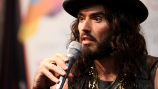 За обвиненията към Ръсел Бранд в изнасилване първоначално стана ясно