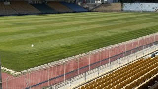 От Нефтохимик обявиха че ще играят мачовете си от Трета