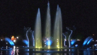 Пеещите фонтани в Пловдив стават за месец коледна украса