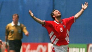 Британското списание FourFourTwo нареди Христо Стоичков до световни футболни величия