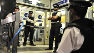 Арестуваха над 50 души при най-голямата операция в Лондон