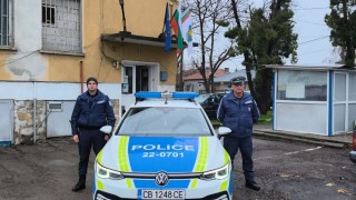 Полицейският служител Ивайло Пенев и успял да изкара на безопасно