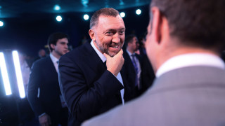 Руският милиардер Олег Дерипаска беше атакуван от поддръжници на войната