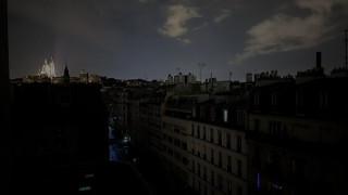 Кратко прекъсване на електрозахранването засегна части от Париж в четвъртък