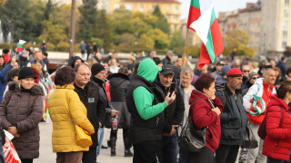 Протест призовава да се хвърлят маските и сертификатите и да се нахлуе в мола