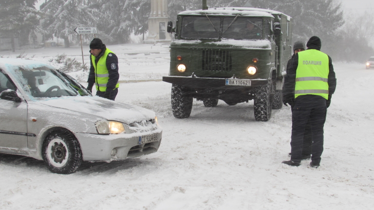Забавяне на ГКПП "Гюешево" заради проблеми със снегопочистването в Македония