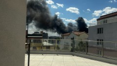 Пожар обхвана покрива на Техническия университет във Варна