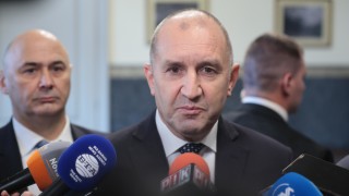 Радев чака окончателните параметри на "бюджета на измамата", за да реши за вето
