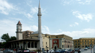 Срутени къщи  в Албания след земетресението