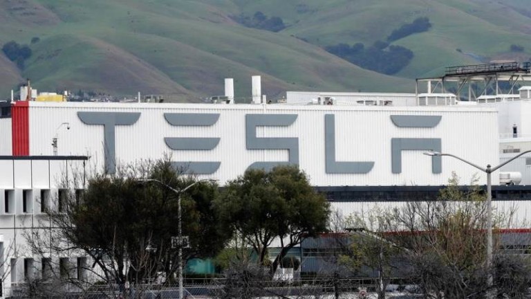 COVID-19: Tesla затваря фабриката в Калифорния