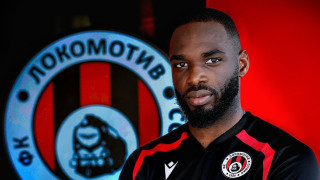 Централният защитник Меси Биатомусока е шестото ново попълнение на Локомотив София през