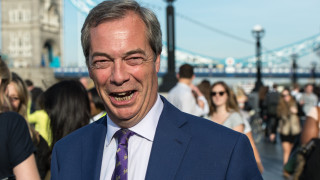 Повдигнаха обвинение на мъж замерял с опасни предмети лидера на