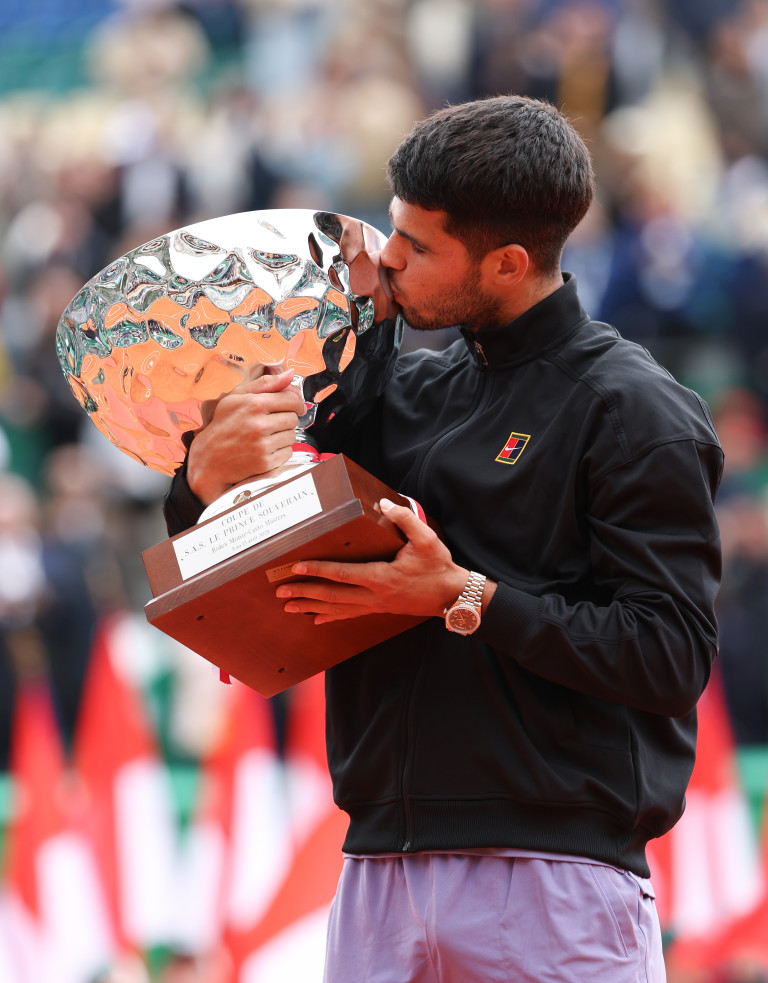 Карлос Алкарас с купата от Monte-Carlo Masters 2025