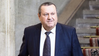 Адемов е против схемата "глас срещу хляб", но не спира хранителните пакети за хора в нужда