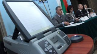 Още чакаме информационната кампания за вота в чужбина, напомнят сънародниците ни