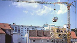 Строителен кран се преобърна в Сливен