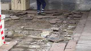 Пазарджишката районна прокуратура разследва опит за кражба на тротоарни плочки