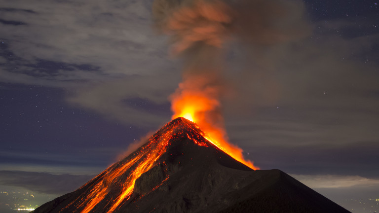 Как се изкачва вулканът с най-невероятния изгрев