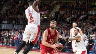 Българският баскетболист Александър Везенков не игра при загубата на Олимпиакос