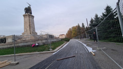 Започна изграждането на леден парк в центъра на София