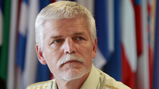 Тероризъм и руско влияние застрашавали Балканите, твърди натовски генерал